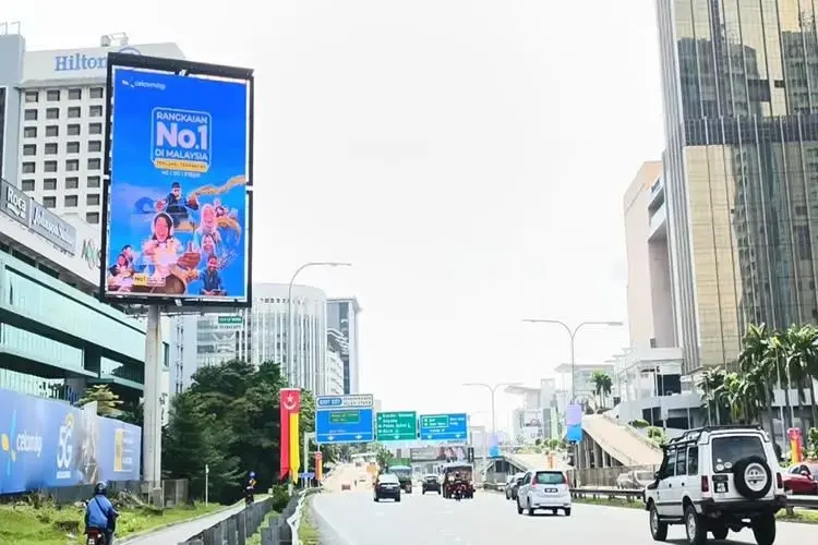 1 Sided Vertical LED Screen Billboard